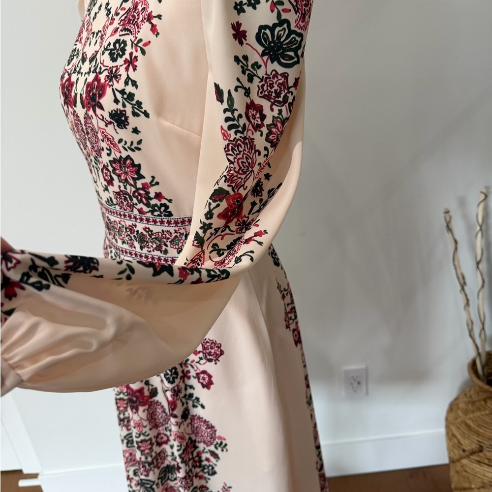 Gal Meets Glam Cream Long-Sleeve Floral printed Dress - Picture 7 of 9
